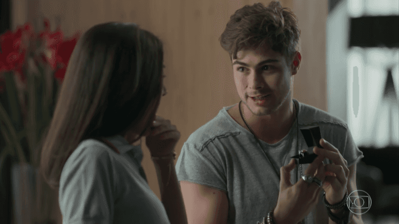 Rafael Vitti (Leo Régis) em cena de "Rock Story" (Foto: Reprodução/Globo)