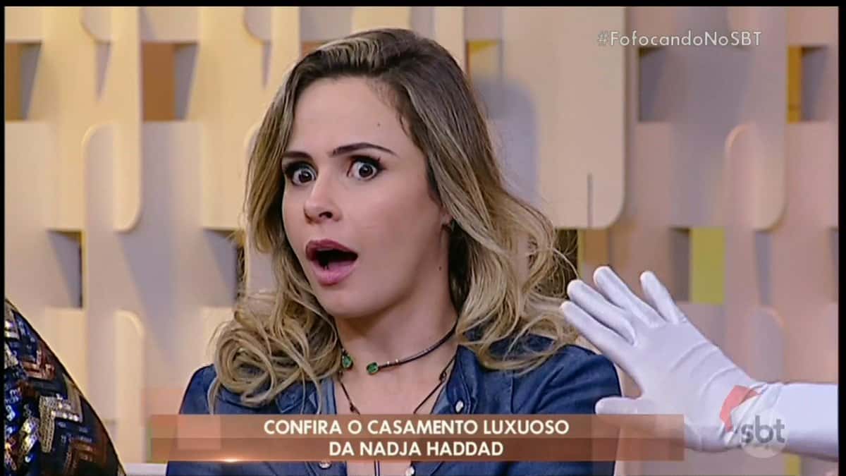 Ana Paula Renault durante participação no "Fofocando" (Foto: Reprodução/SBT)