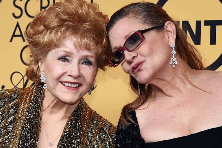 Debbie Reynolds e Carrie Fisher, durante evento em Los Angeles, em 2015 (Ethan Miller/Getty Images)