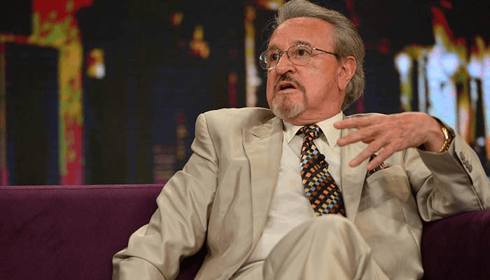 Carlos Villagrán, o Quico do seriado "Chaves" em entrevista ao "Programa do Porchat" (Foto: Eduardo Enomoto/Record)