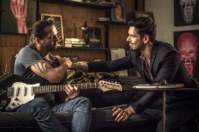 Gui (Vladimir Brichta) e Lázaro (João Vicente de Castro) em cena de 'Rock Story' (Foto: Globo/João Cotta)