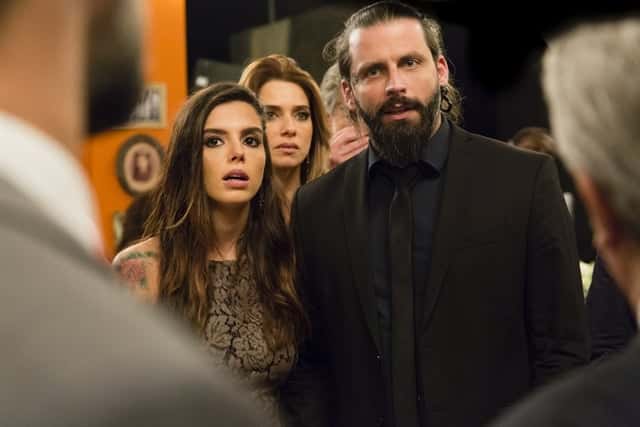 Ralf (Henri Castelli) e Milena (Giovanna Lancellotti) em cena de 'Sol Nascente' (Foto: Globo/Tata Barreto)