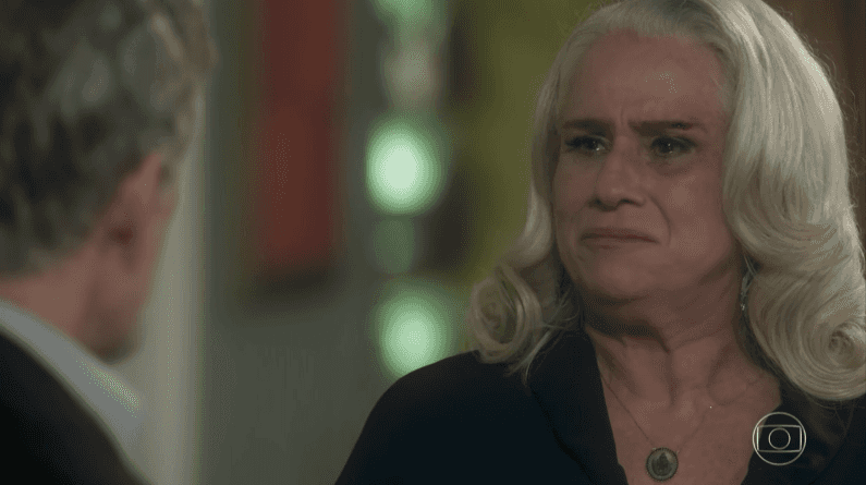 Magnólia (Vera Holtz) em cena de "A Lei do Amor" (Foto: Reprodução/Globo)