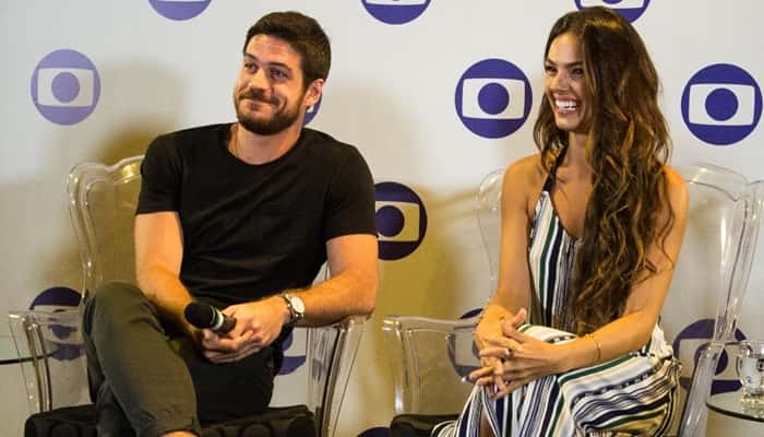 Marco Pigossi e Isis Valverde durante entrevista coletiva de 'A Força do Querer', em Belém (Foto: Globo/Estevam Avellar)