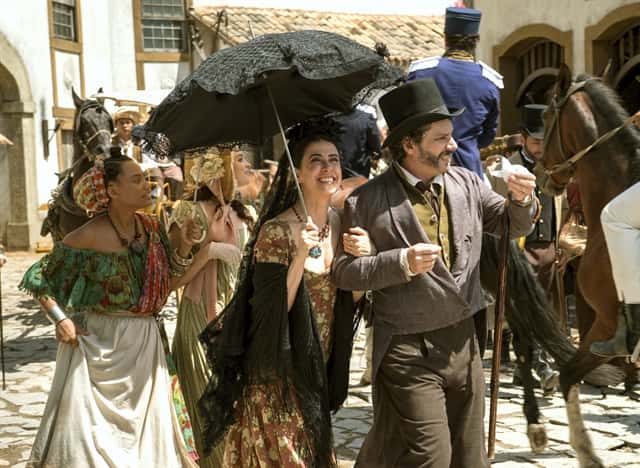 Geraldo (Alexandre Nero) e Maria Teresa (Fernanda Torres) em "Filhos da Pátria" (Foto: Globo/Estevam Avellar)