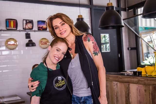 Flavinha (Marina Brandão) e Lenita (Leticia Spiller) em "Sol Nascente" (Foto: Globo/Paulo Belote)