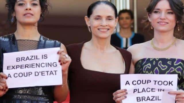 sonia-braga-em-protesto-realizado_714421