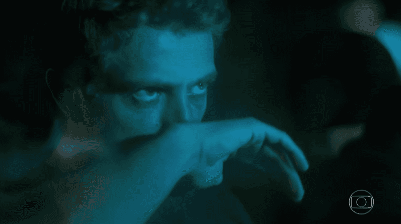 Cesar (Rafael Cardoso) em cena de "Sol Nascente" (Foto: Reprodução/Globo)