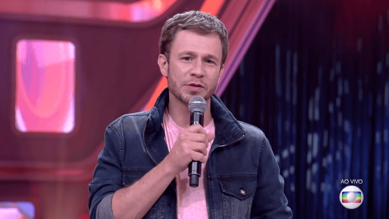 Tiago Leifert no comando do "BBB17" (Foto: Reprodução/Globo)