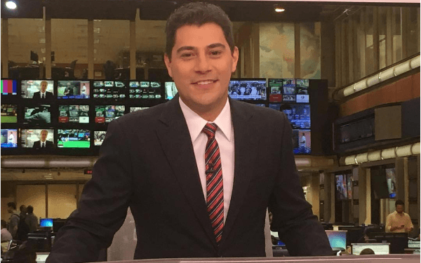 Evaristo Costa na bancada do "Jornal Hoje" (Foto: Reprodução/Instagram)