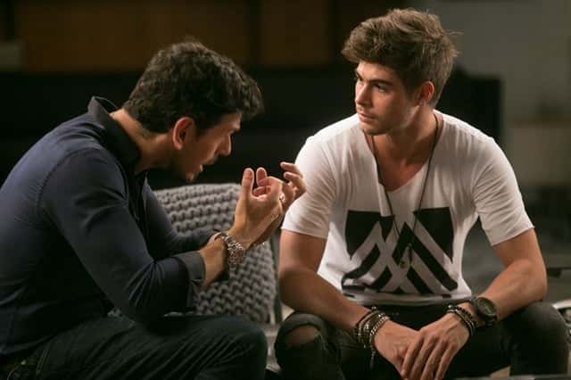 Lázaro (João Vicente de Castro) e Léo (Rafael Vitti) em cena de 'Rock Story' (Foto: Globo/Raquel Cunha)