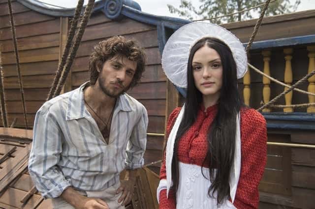 Joaquim (Chay Suede) e Anna (Isabelle Drummond) em 'Novo Mundo' (Foto: Globo/Estevam Avellar)