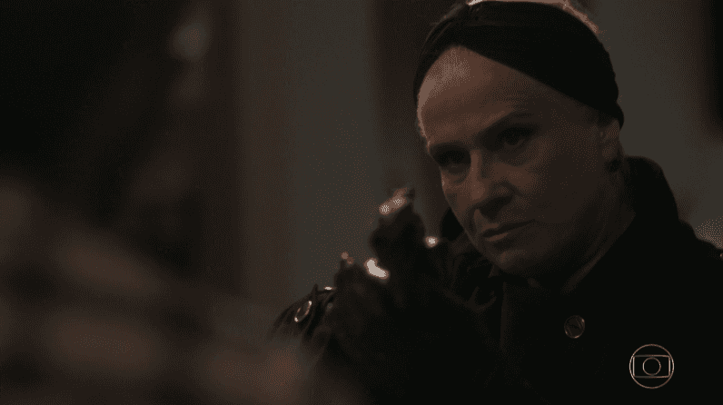 Magnólia (Vera Holtz) em cena de "A Lei do Amor" (Foto: Reprodução/Globo)