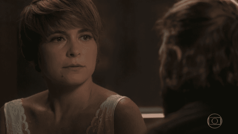 Helô (Cláudia Abreu) em cena de "A Lei do Amor" (Foto: Reprodução/Globo)