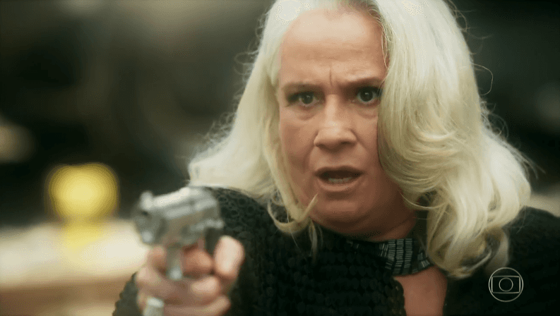 Magnólia (Vera Holtz) em cena do último capítulo de "A Lei do Amor" (Foto: Reprodução/Globo)