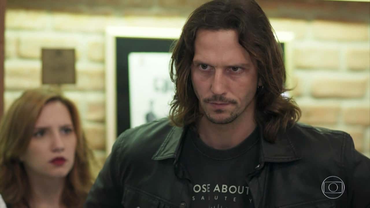 Vladimir Brichta (Gui Santiago) em cena de "Rock Story" (Foto: Reprodução/Globo)