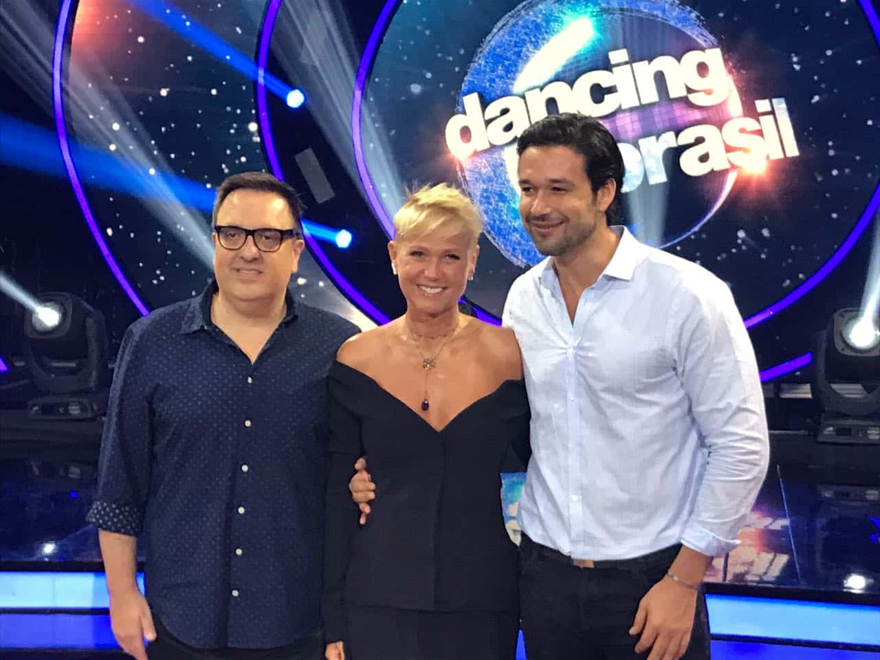 Xuxa, Sergio Marone e o diretor Rodrigo Carreli no lançamento do "Dancing Brasil" (Foto: Aaron Tura/TV Foco)