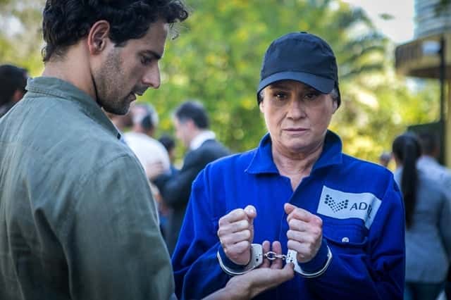 Magnólia é presa em 'A Lei do Amor' (Foto: Divulgação/Globo)