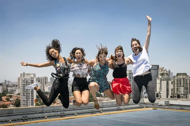 As atrizes Heslaine Vieira, Ana Hikari, Gabriela Medvedovski, Daphne Bozaski e Manoela Aliperti (Foto: Globo/Ramón Vasconcelos)