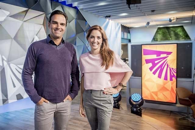 Tadeu Schmidt e Poliana Abritta no estúdio do "Fantástico" (Foto: Globo/João Cotta)