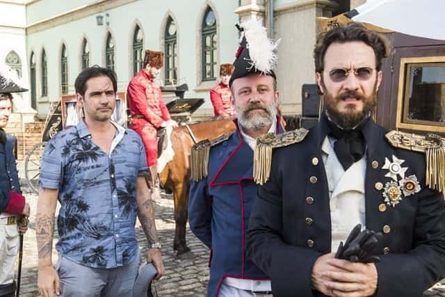 Bastidor - Capitão (Murilo Grossi), Thomas (Gabriel Braga Nunes) e diretor artístico Vinicius Coimbra (Foto: Globo/Mauricio Fidalgo)