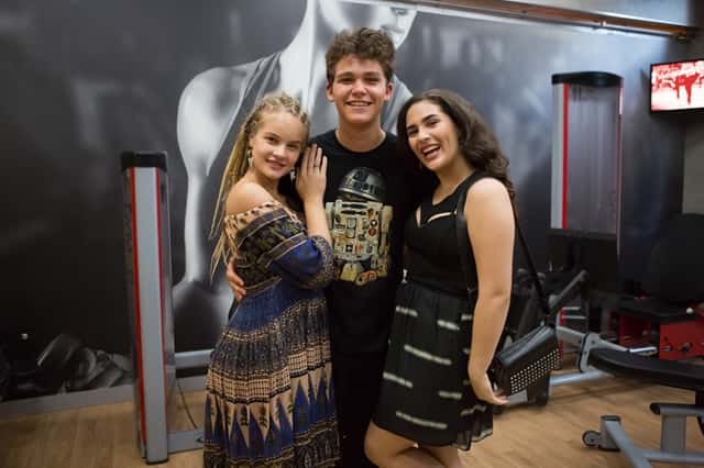 Belinha (Valentina Bulc), Arthur (Gabriel Kaufmann) e Júlia (Livian Aragão) (Foto: Globo/Tata Barreto)