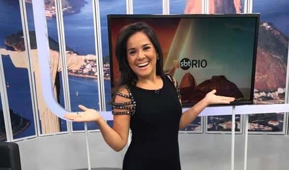 Isabele Benito no comando do "SBT Rio" (Foto: Divulgação/SBT Rio)