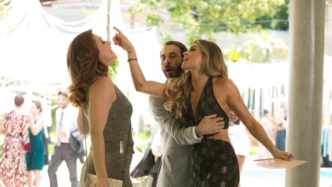 Luciane e Salete vivem se estranhando em "A Lei do Amor". (Foto: Divulgação/Gshow)