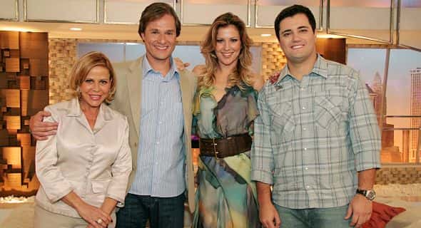 Apresentadores do "Olha Você" (Foto reprodução)