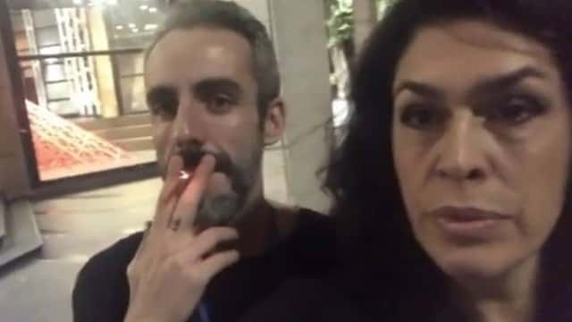 Sem preocupações, Paula e e amigo fumam maconha. (Foto: Reprodução/Instagram)