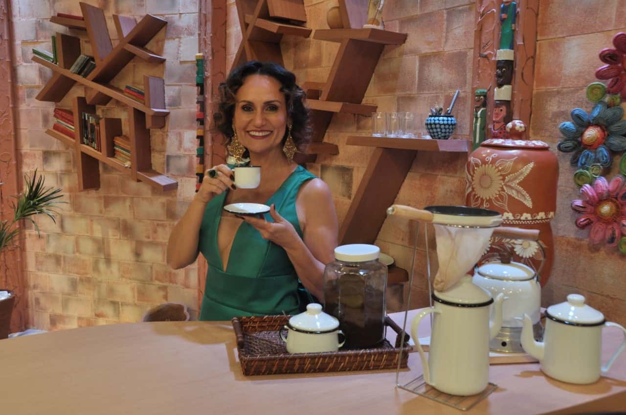 FAA MORENA APRESENTA AS NOVIDADES DE SUA ATRAÇÃO NA REDETV! (Foto RedeTV)