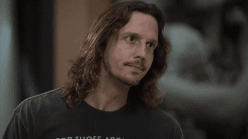 Gui (Vladimir Brichta) em cena de "Rock Story" (Foto: Reprodução/Globo)