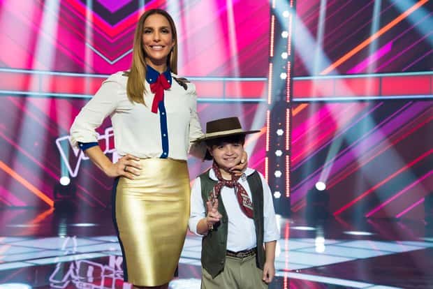 Ivete Sangalo com o vencedor do The Voice Kids (Foto: Globo/Cesar Alves)