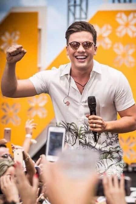 O cantor está de novo visual (Foto: Reprodução)