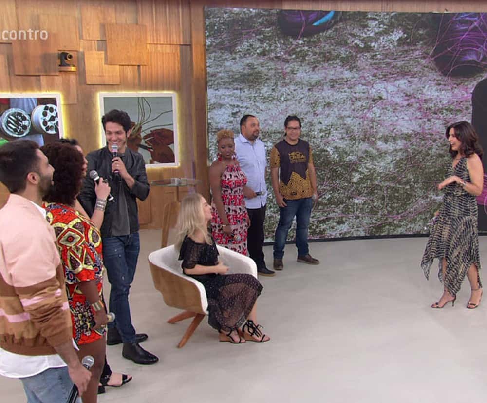 Angélica fica sentada no "Encontro" (Foto: TV Globo)