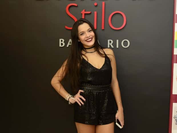 Emilly usa roupa que ganhou de fãs. (Foto: Roberto Teixeira/ EGO)