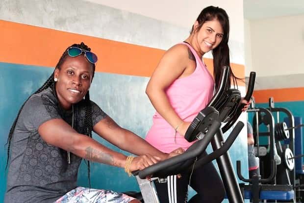 Neném e a mulher, Thais Baptista, posam na academia (Foto: Rafael Cusato/EGO)