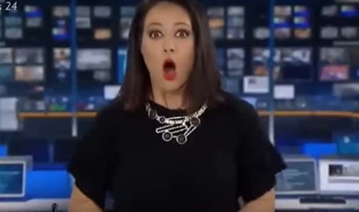 Jornalista vacilou ao vivo. (Foto: Reprodução/YouTube)