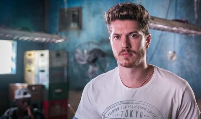 Ator vive o seu primeiro vilão em "Rock Story". (Foto: Divulgação)