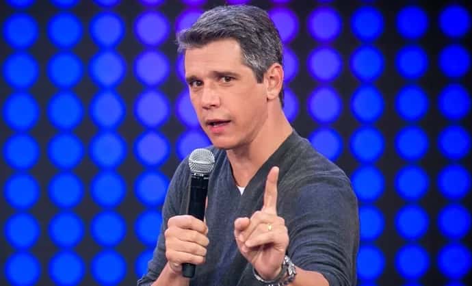 Apresentador é sucesso no comando do Tamanho Família. (Foto: Divulgação)