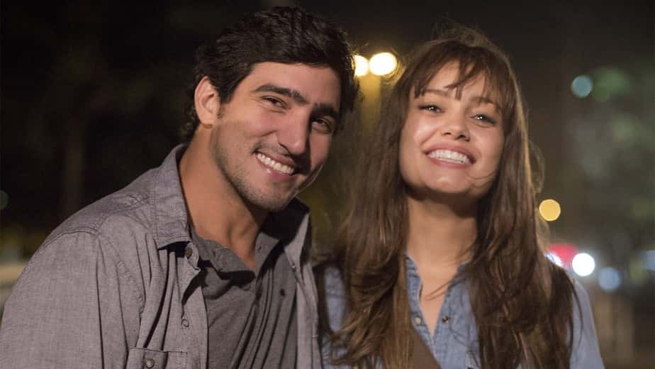 Renato (Renato Góes) e Alice (Sophie Charlotte) em 'Os Dias Eram Assim' (Foto: Raphael Dias/Gshow)