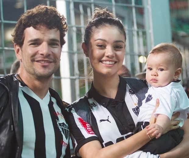 Filho da atriz aprende Alemão (Foto: Reprodução)