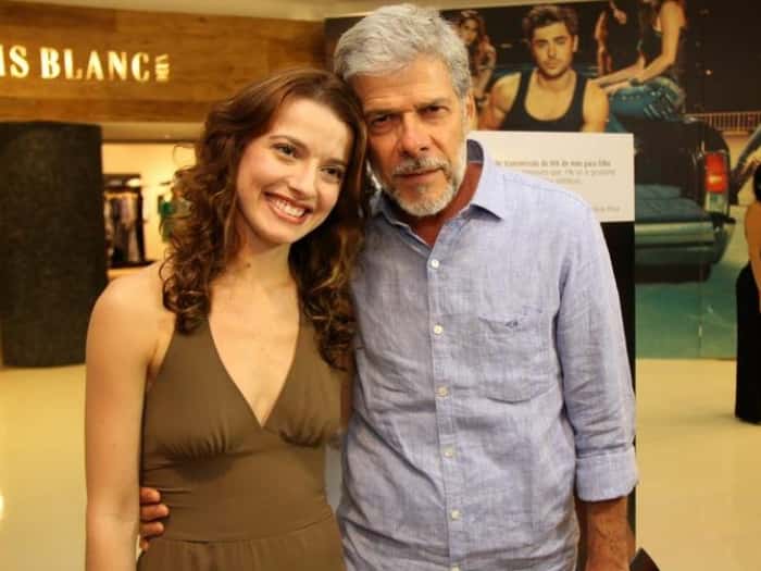 Julia ao lado do pai. (Foto: Thiago Mattos/AgNews)