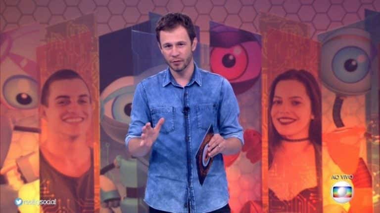 Tiago Leifert apresenta o "BBB17". (Foto: TV Globo/BBB/Reprodução)