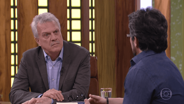Pedro Bial entrevista o padre Fábio de Melo (Foto: Reprodução/Globo)