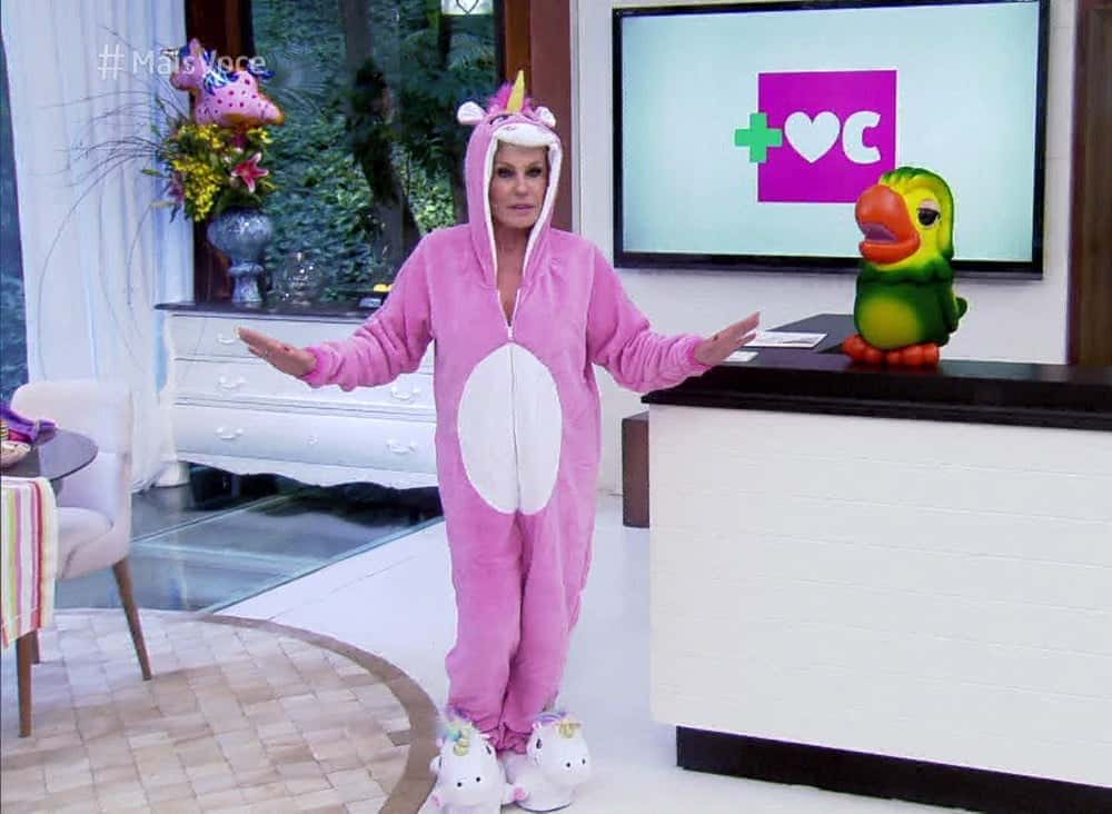 Ana Maria apresenta o "Mais Você" vestindo pijama de unicórnio (Foto: Globo/Reprodução)
