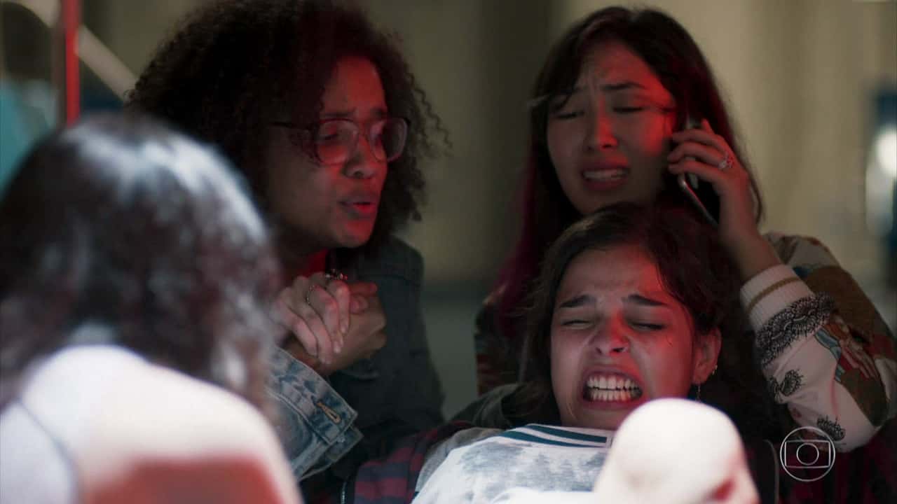 Cena do parto no metrô que movimentou a estreia de "Malhação: Viva a Diferença" (Foto: Reprodução/Globo)