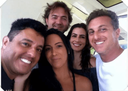Huck, Joesley, cantor Bruno e suas esposas. Foto - reprodução/Twitter.