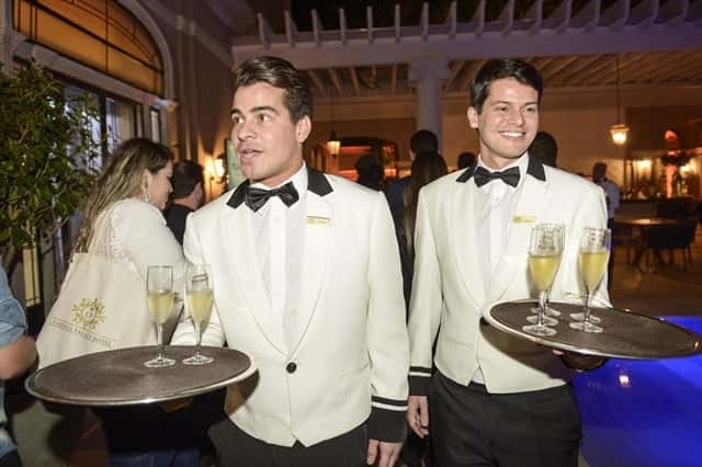 Thiago Martins (Julio) e Bruno Nunes (Elias) no lançamento de 'Pega Pega' (Foto: Globo/João Miguel Júnior)