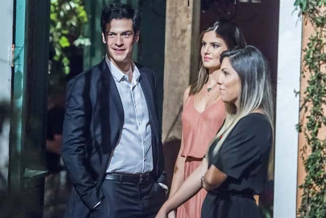 Eric (Mateus Solano) e Luiza (Camila Queiroz) em "Pega Pega" (Foto: Globo/Mauricio Fidalgo)